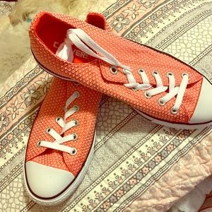 Converse sz 9 coral
